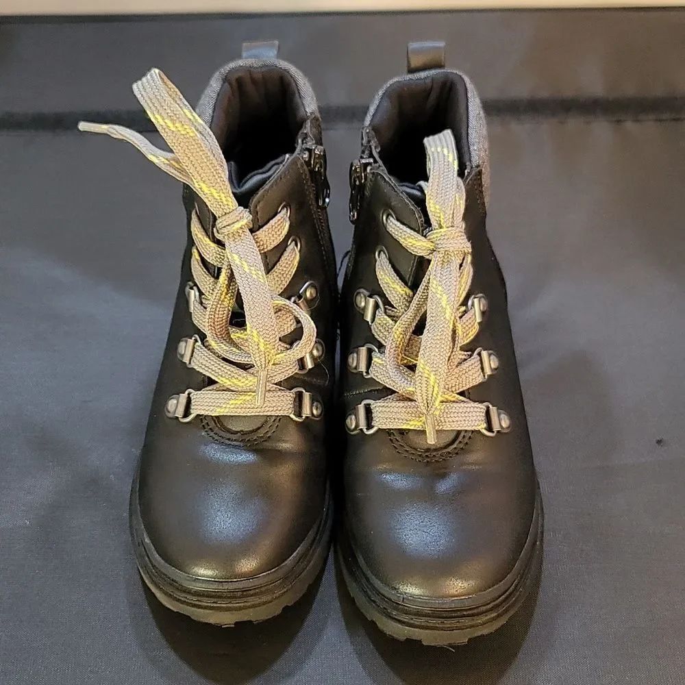 CAT&JACK LACE UP CLOSURE ROUND TOE TODDLER BOOT